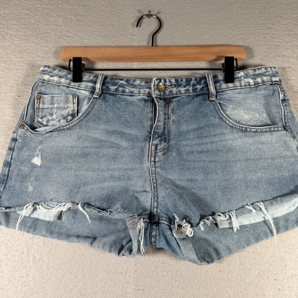 Zara Trafaluc Light Wash Distressed Denim Cutoff Shorts Womens Size‎ 10 EUR 42